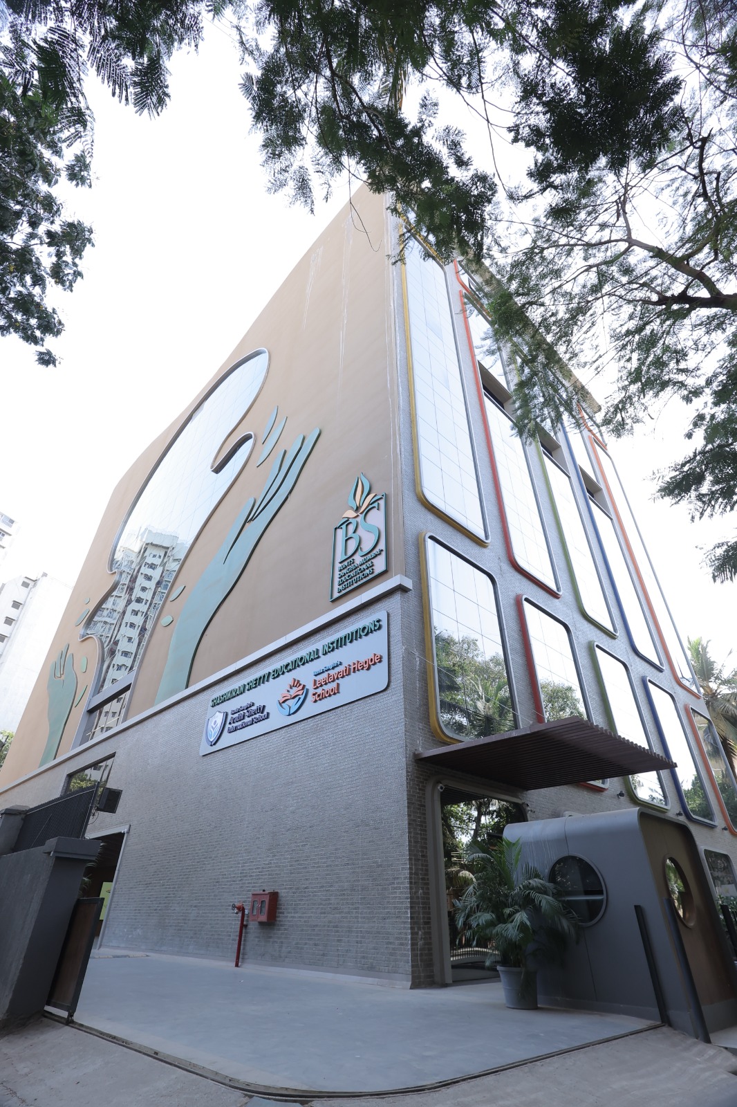 Bunts Sangha School facade with hand mural, Borivali, Mumbai